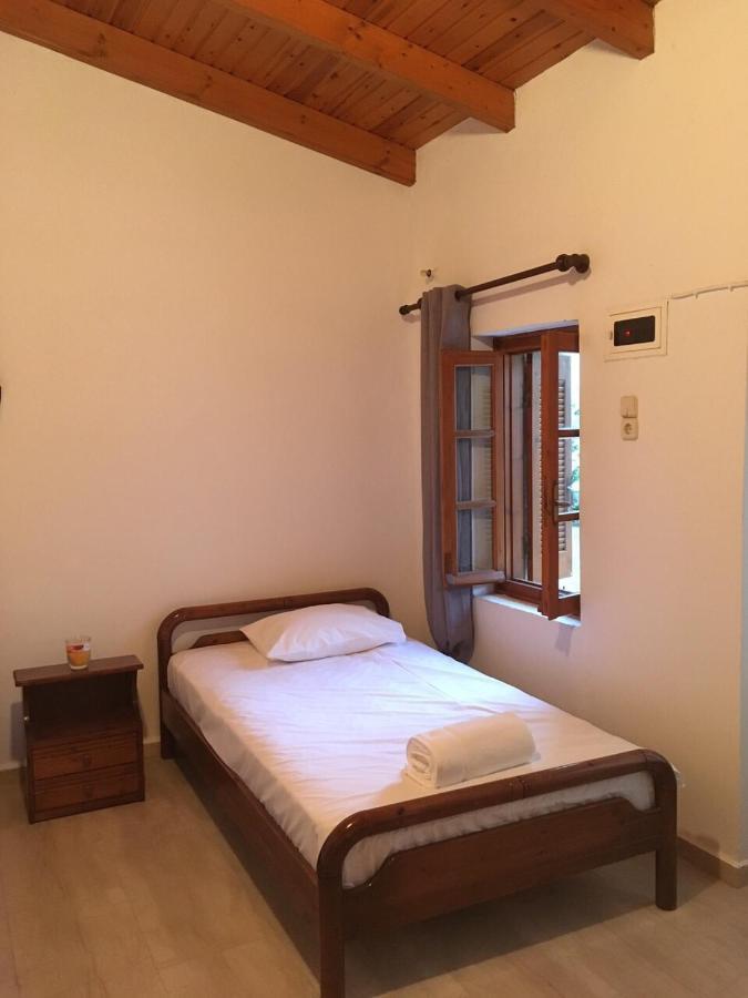 Traditional * Tilisos